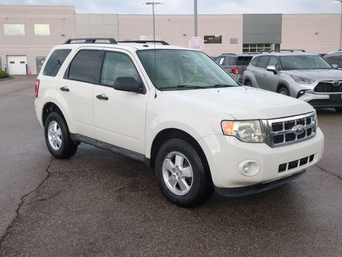Used 2012 Ford Escape XLT FWD image 2