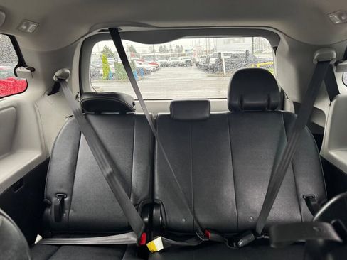 Used 2018 Toyota Sienna SE Premium image 11