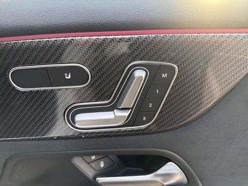 Used 2021 Mercedes-Benz GLB 35 AMG 4MATIC image 25