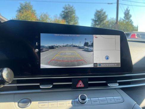 Used 2025 Hyundai Elantra Limited image 17