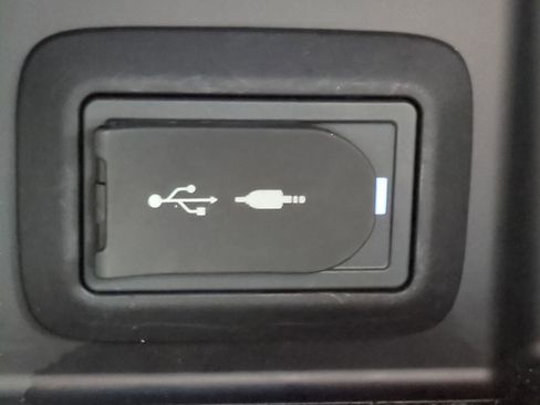 Used 2022 Toyota Venza Limited w/ Advanced Technology Package image 19