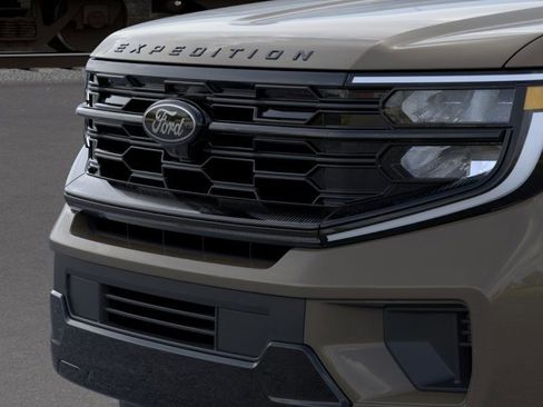 New 2026 Ford Expedition Platinum image 17