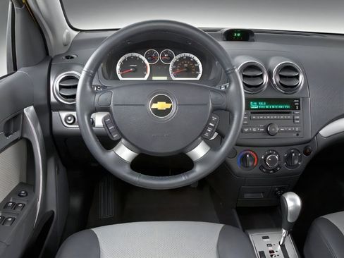Used 2009 Chevrolet Aveo LT w/ Power and Convenience Package FWD image 7