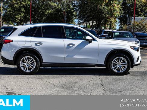 Used 2025 Mercedes-Benz GLC 300 4MATIC image 10