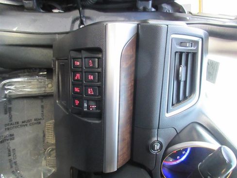 Used 2017 Subaru Outback 2.5i Limited image 13