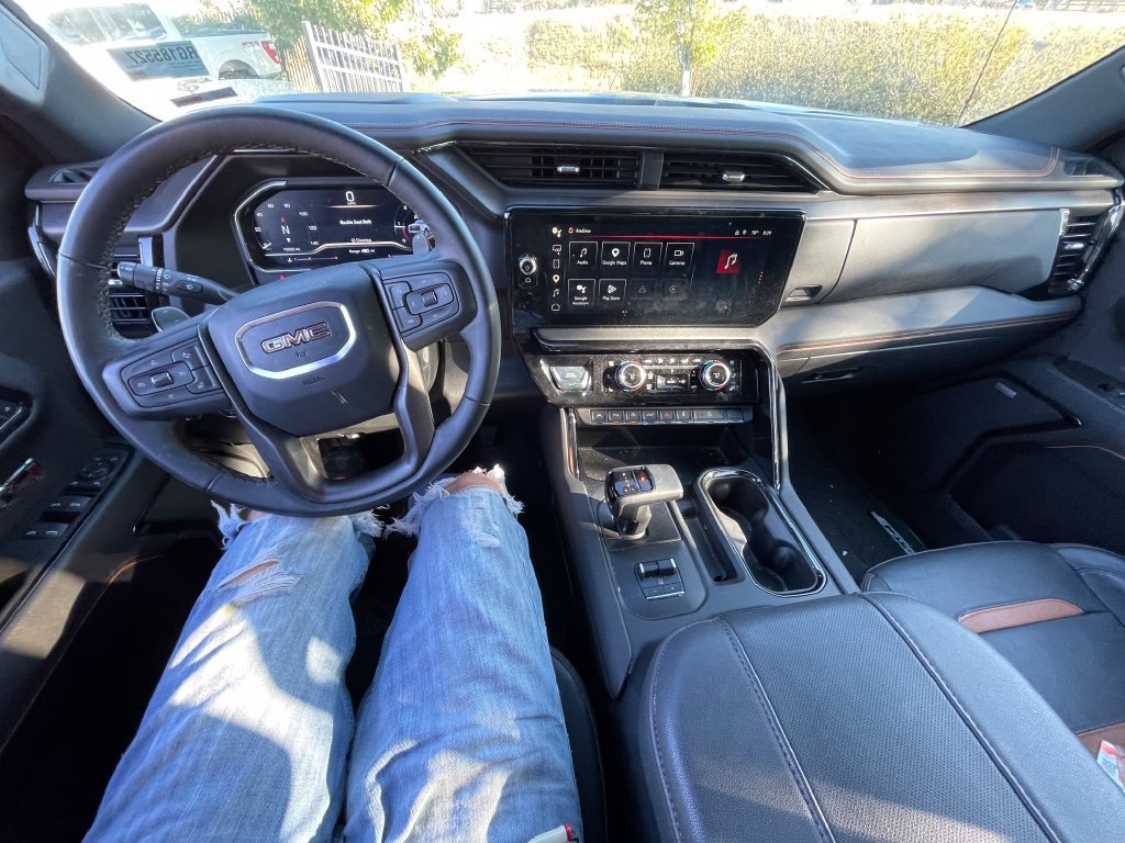 Used 2024 GMC Sierra 1500 AT4 w/ Technology Package AWD/4WD image 4