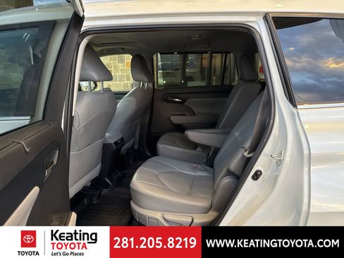 Used 2022 Toyota Highlander XLE image 21