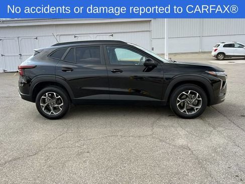 Certified 2025 Chevrolet Trax LT w/ LT Convenience Package FWD image 8