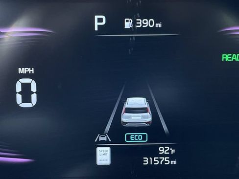 Used 2025 Kia Niro LX FWD image 15