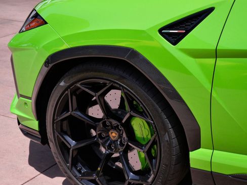 Used 2023 Lamborghini Urus Performante AWD/4WD image 13
