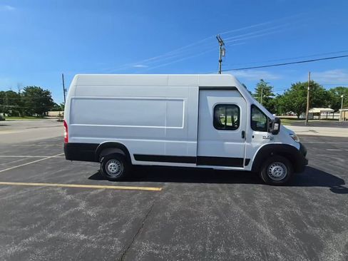 Used 2024 RAM ProMaster 3500 w/ Delivery Van Package FWD image 3