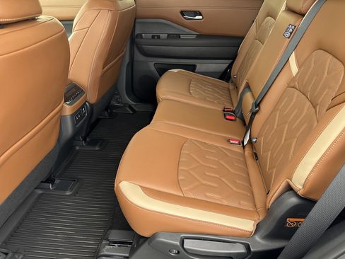 New 2026 Nissan Pathfinder Platinum image 13