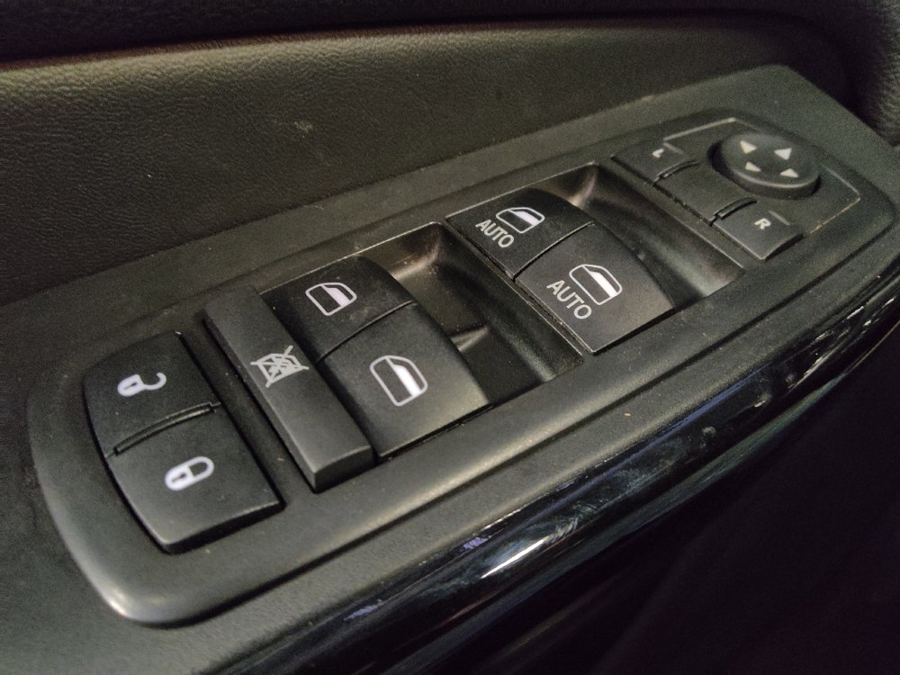 Used 2019 Jeep Cherokee Latitude Plus AWD/4WD image 27
