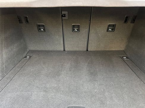 Used 2024 Porsche Macan image 15