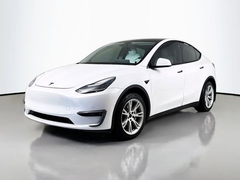 Used 2021 Tesla Model Y Long Range image 1