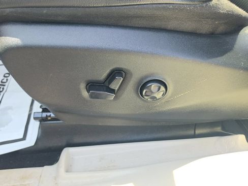 Used 2019 Chrysler Pacifica Touring-L FWD image 24