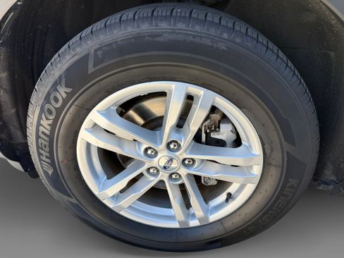 Certified 2023 Ford Explorer XLT w/ Equipment Group 202A RWD image 9