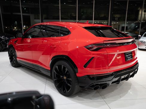 Used 2022 Lamborghini Urus AWD/4WD image 2