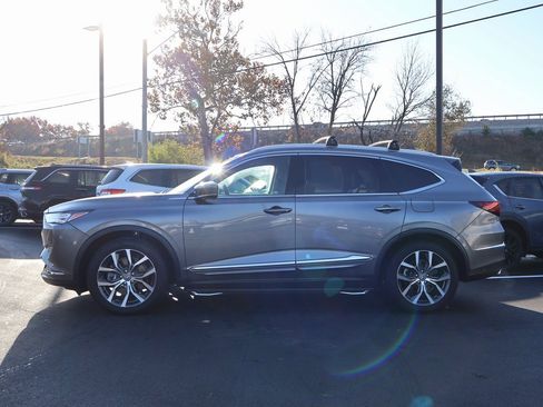 Used 2024 Acura MDX SH-AWD w/ Technology Package image 4