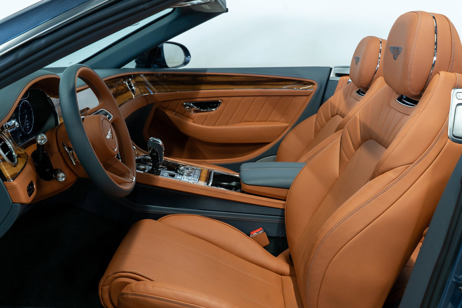 Used 2024 Bentley Continental GT V8 AWD/4WD image 37