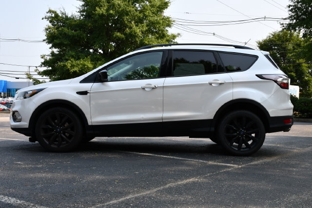Used 2017 Ford Escape SE w/ SE Sport Appearance Package FWD image 4