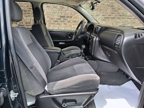Used 2008 Chevrolet TrailBlazer LT w/ Sun And Sound Package RWD image 11