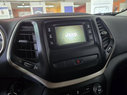 Used 2014 Jeep Cherokee Latitude AWD/4WD image 19