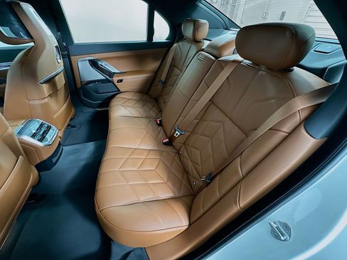 New 2025 BMW 740i w/ Executive Package image 17