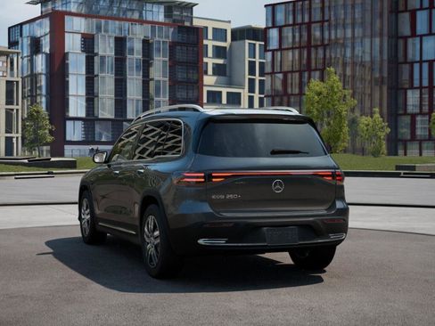 Used 2025 Mercedes-Benz EQB 250+ image 26