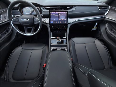 New 2025 Jeep Grand Cherokee L Limited w/ Black Appearance Package image 10