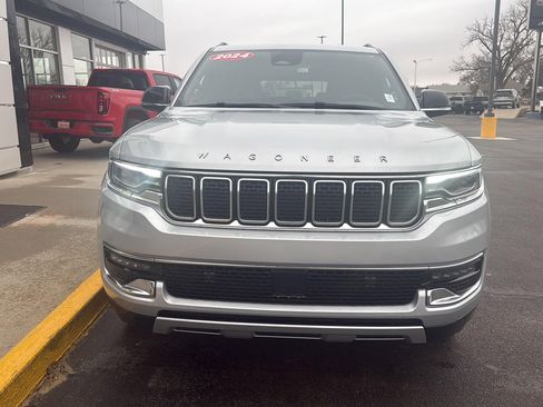 Used 2024 Jeep Wagoneer L Series II w/ Flexible Seating Group image 8