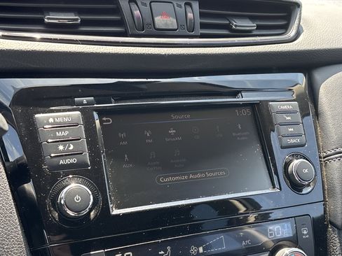 Used 2018 Nissan Rogue SL AWD/4WD image 22
