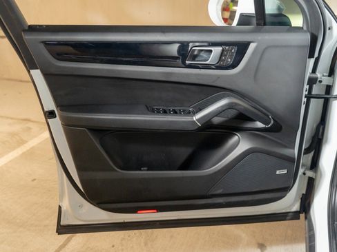 Certified 2023 Porsche Cayenne AWD/4WD image 20