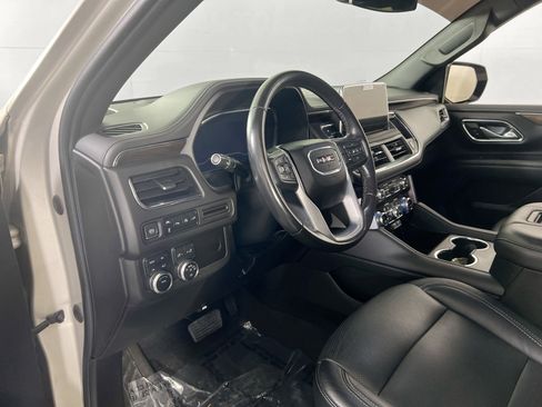 Used 2022 GMC Yukon XL SLE image 9