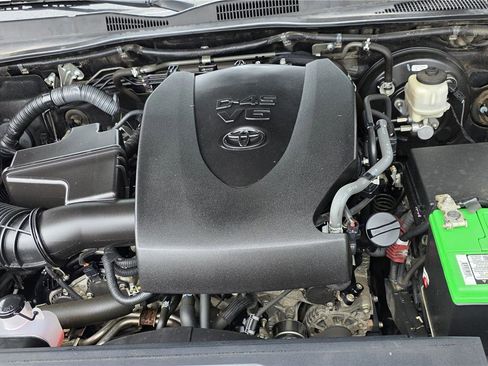 Used 2016 Toyota Tacoma SR5 w/ Towing Package RWD image 21