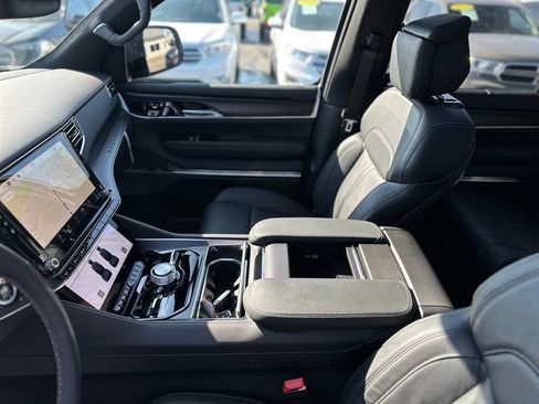 New 2026 Jeep Grand Wagoneer Summit AWD/4WD image 12