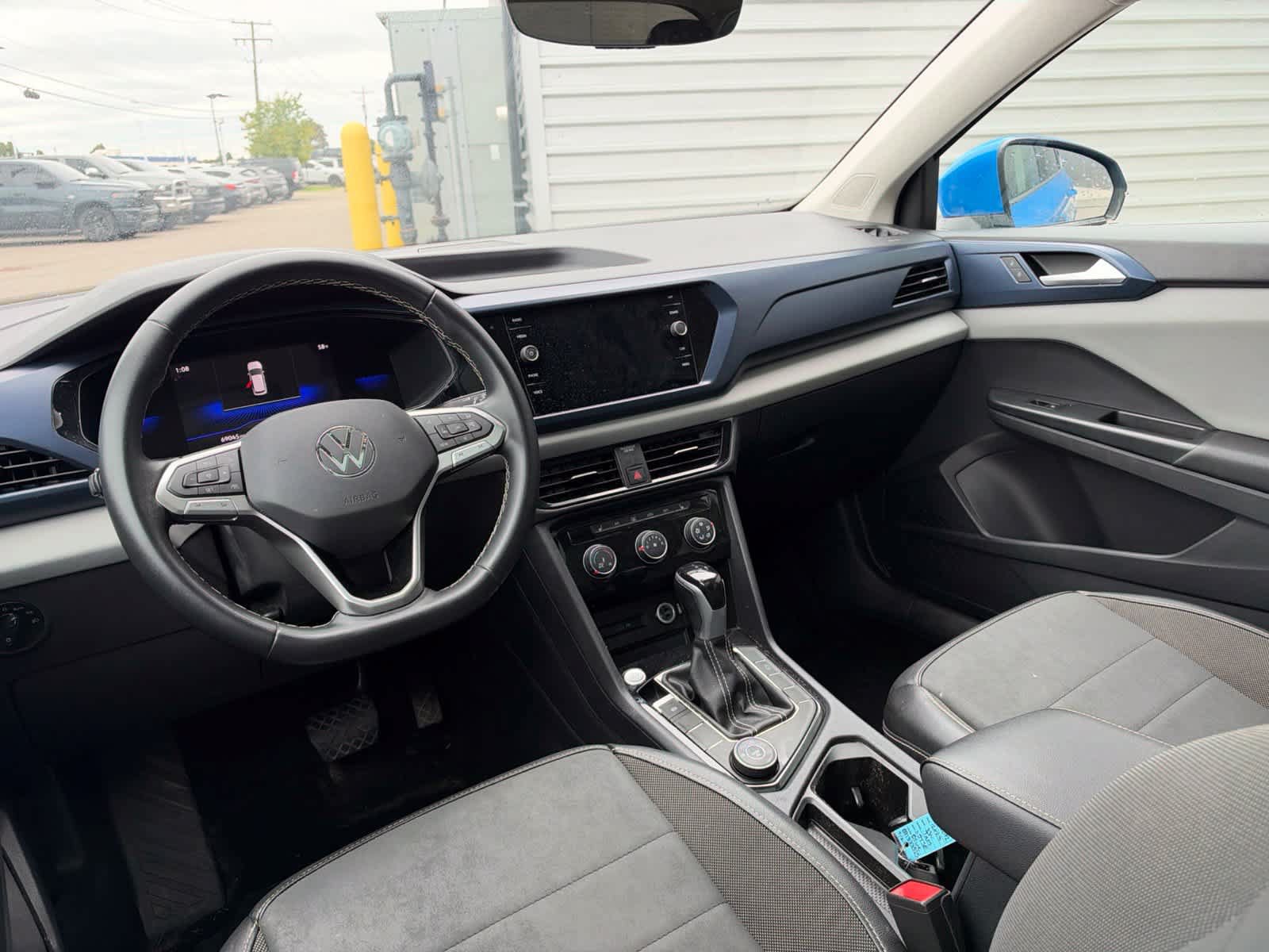 Used 2023 Volkswagen Taos SE w/ Panoramic Sunroof Package AWD/4WD image 11