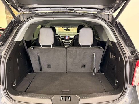 Used 2023 Ford Explorer XLT w/ Equipment Group 202A AWD/4WD image 25