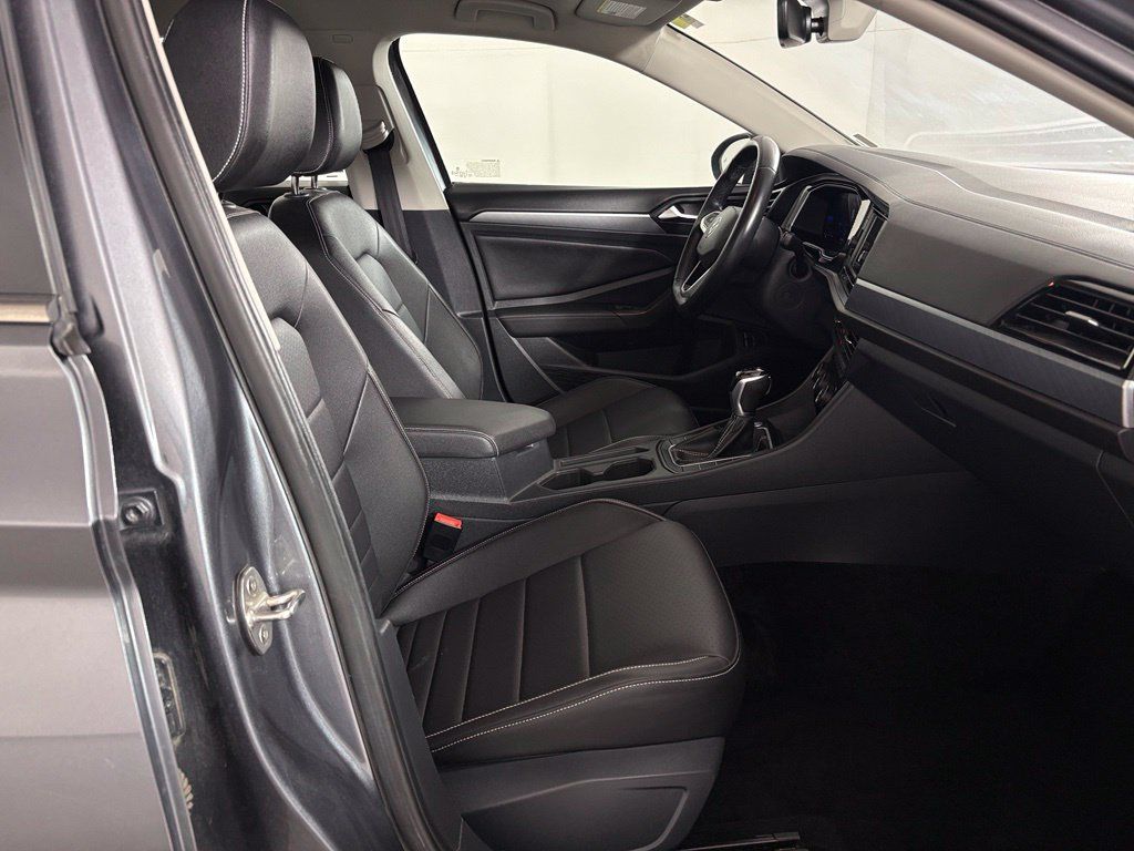 Used 2024 Volkswagen Jetta SE FWD image 38