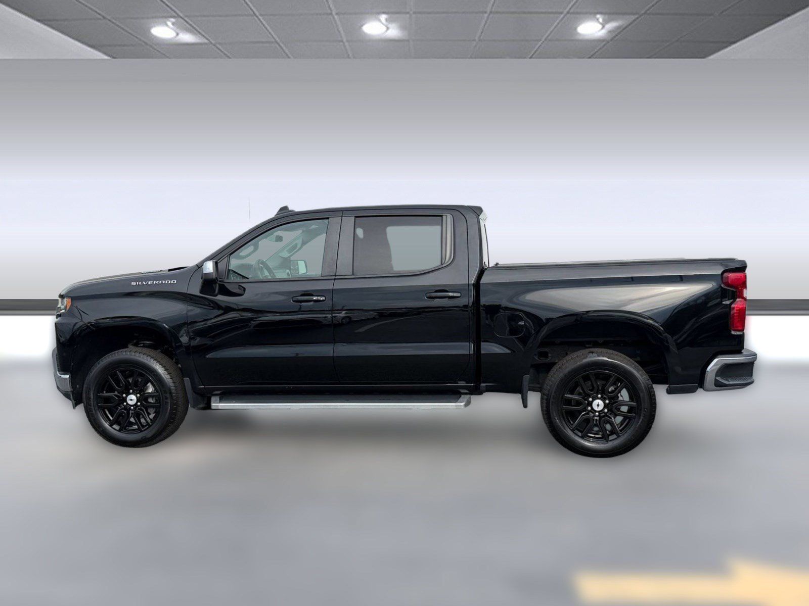 Used 2021 Chevrolet Silverado 1500 LT RWD image 2