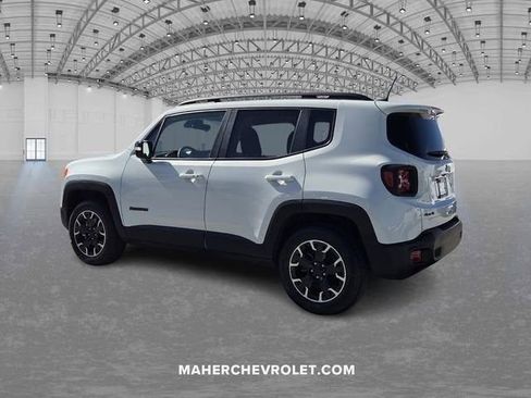 Used 2023 Jeep Renegade Latitude AWD/4WD image 5