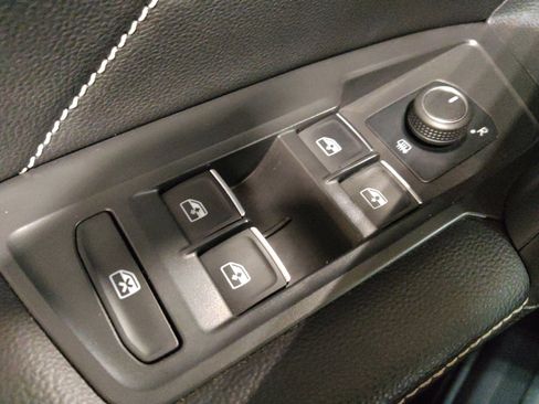 Used 2022 Volkswagen Tiguan SE image 27