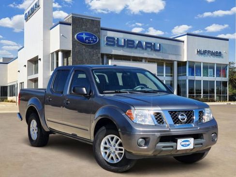 Used 2018 Nissan Frontier SV image 1