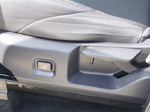 Used 2025 Toyota Tacoma SR image 19