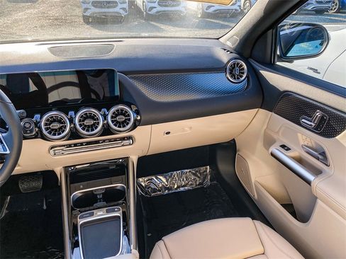 New 2025 Mercedes-Benz GLA 250 4MATIC image 14