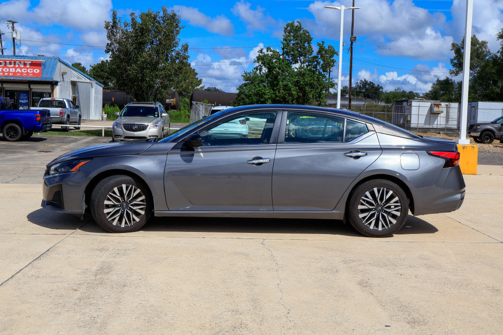 Used 2024 Nissan Altima 2.5 SV FWD image 24