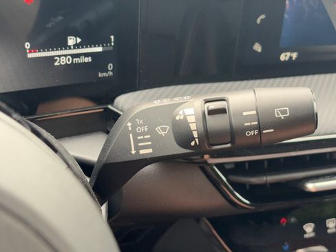 Used 2025 Nissan Kicks SR FWD image 16
