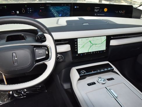 New 2026 Lincoln Navigator Reserve AWD/4WD image 26