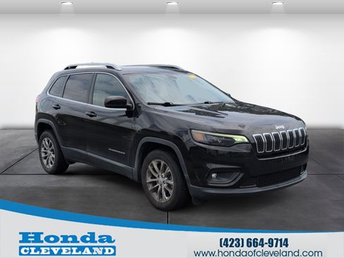 Used 2019 Jeep Cherokee Latitude Plus w/ Comfort/Convenience Group FWD image 1