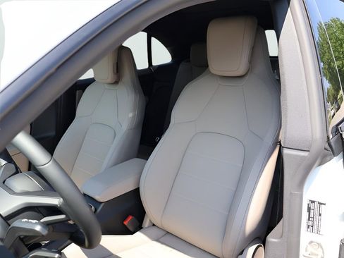 New 2025 Porsche Macan Electric RWD image 5